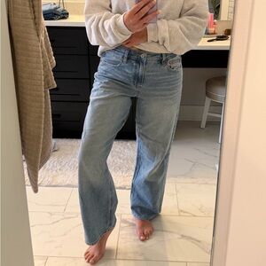 American Eagle Strigid Boyfriend Jeans Light Wash